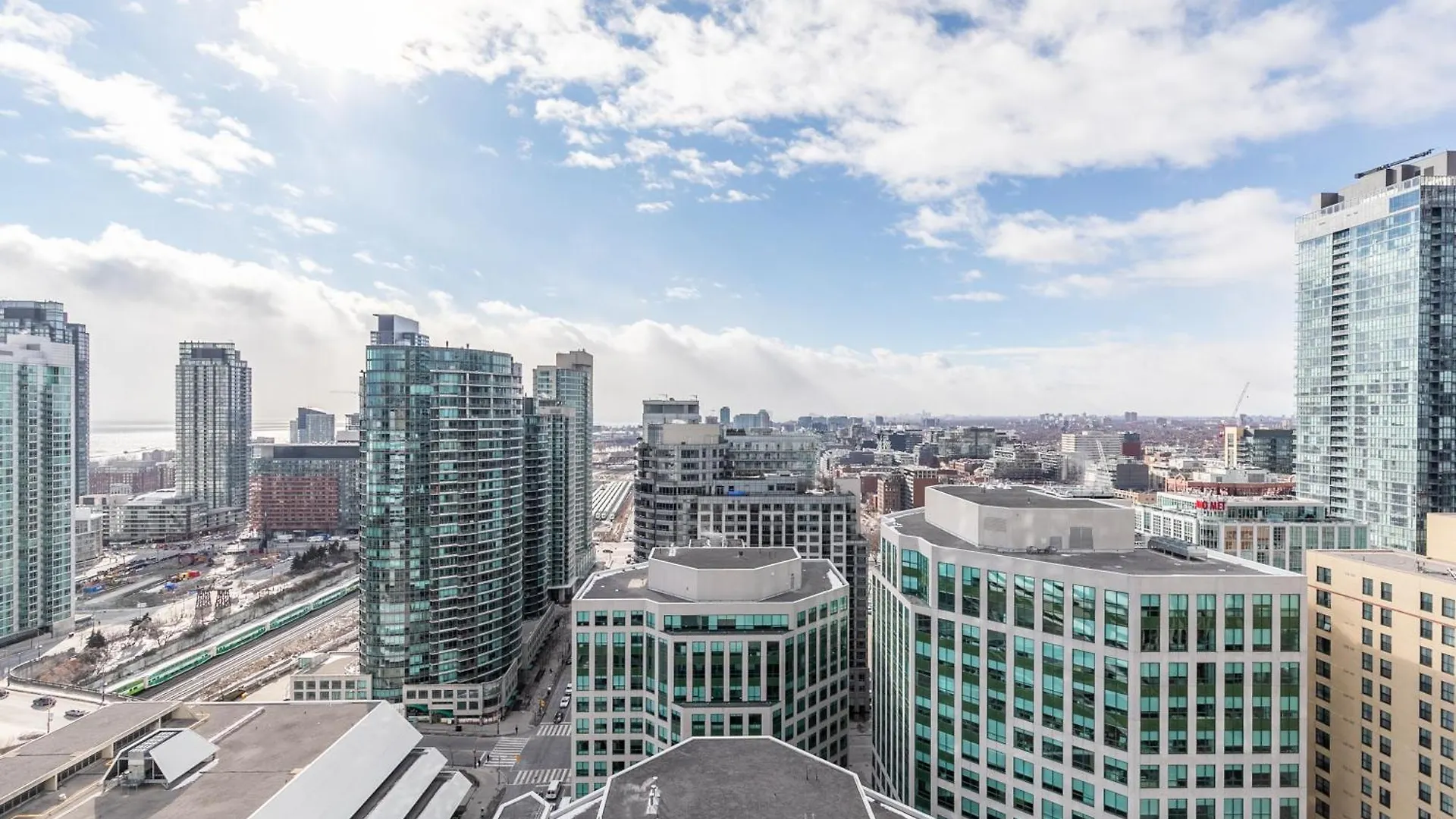 Globalstay Modern Downtown Apartment Торонто