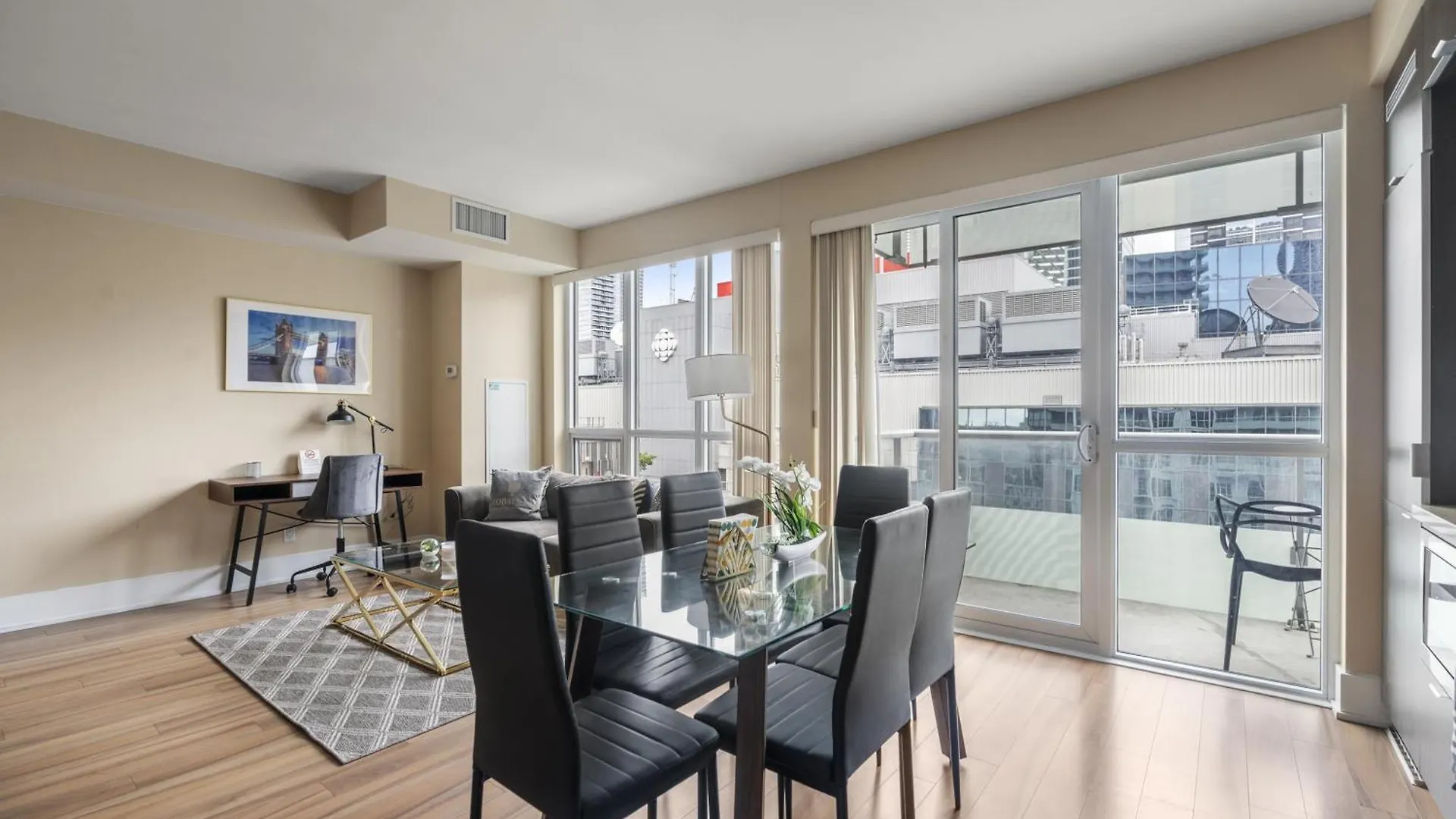 Globalstay Modern Downtown Apartment Торонто 0*,  Канада