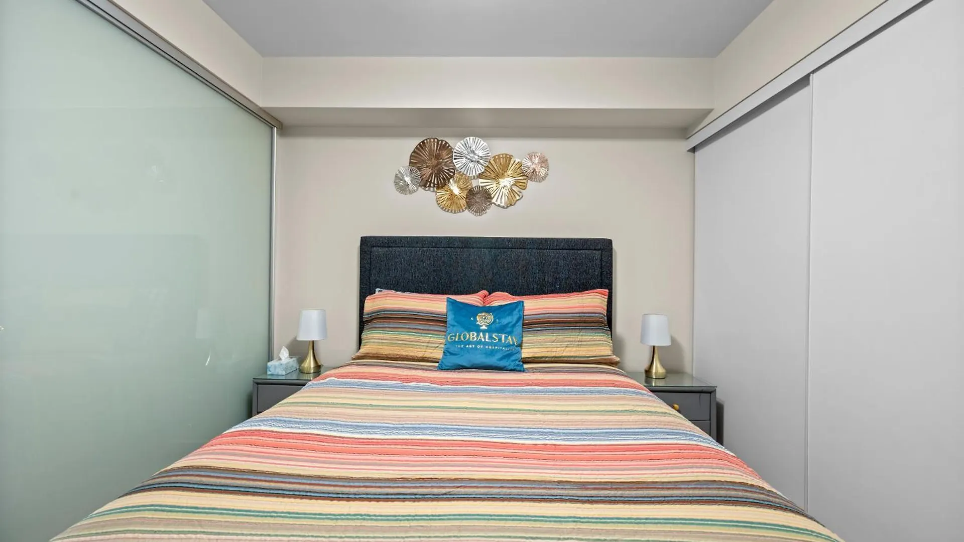 Globalstay Modern Downtown Apartment Торонто