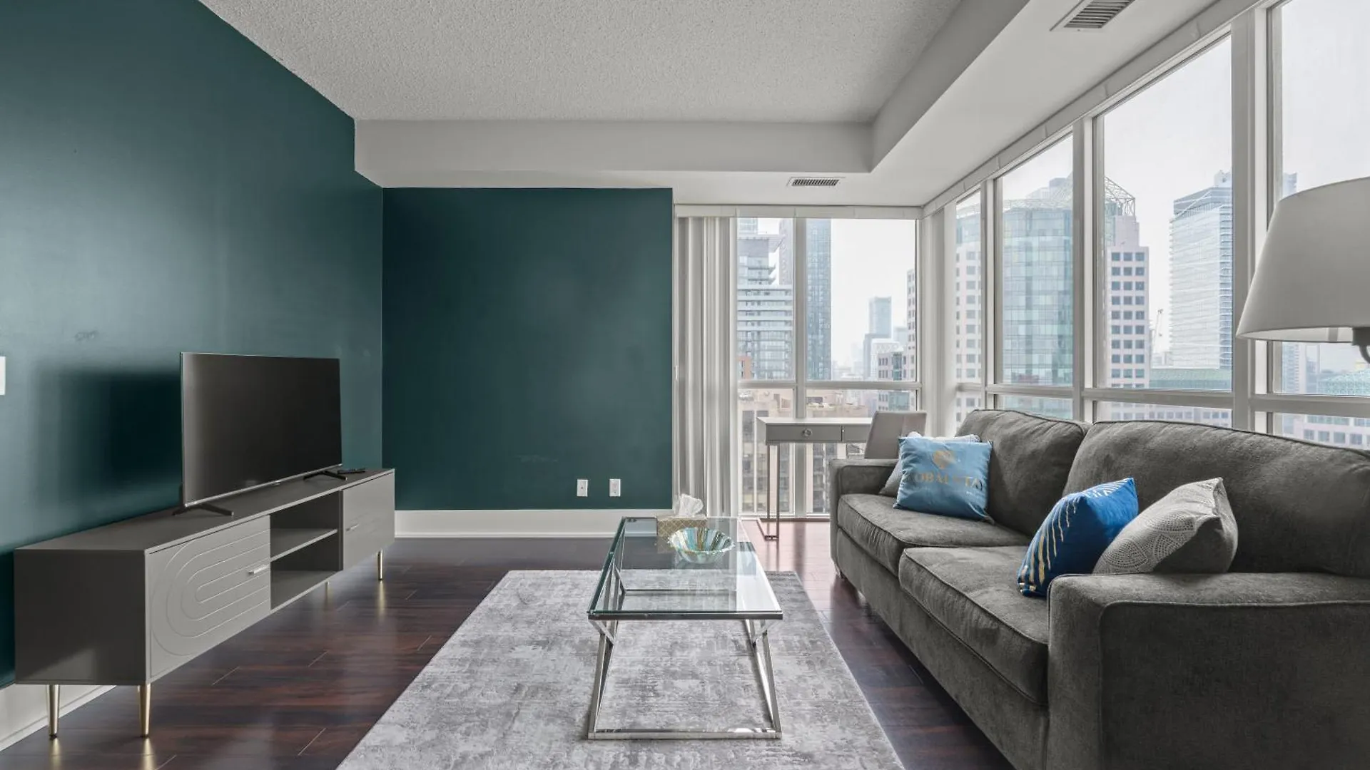 Globalstay Modern Downtown Apartment Торонто